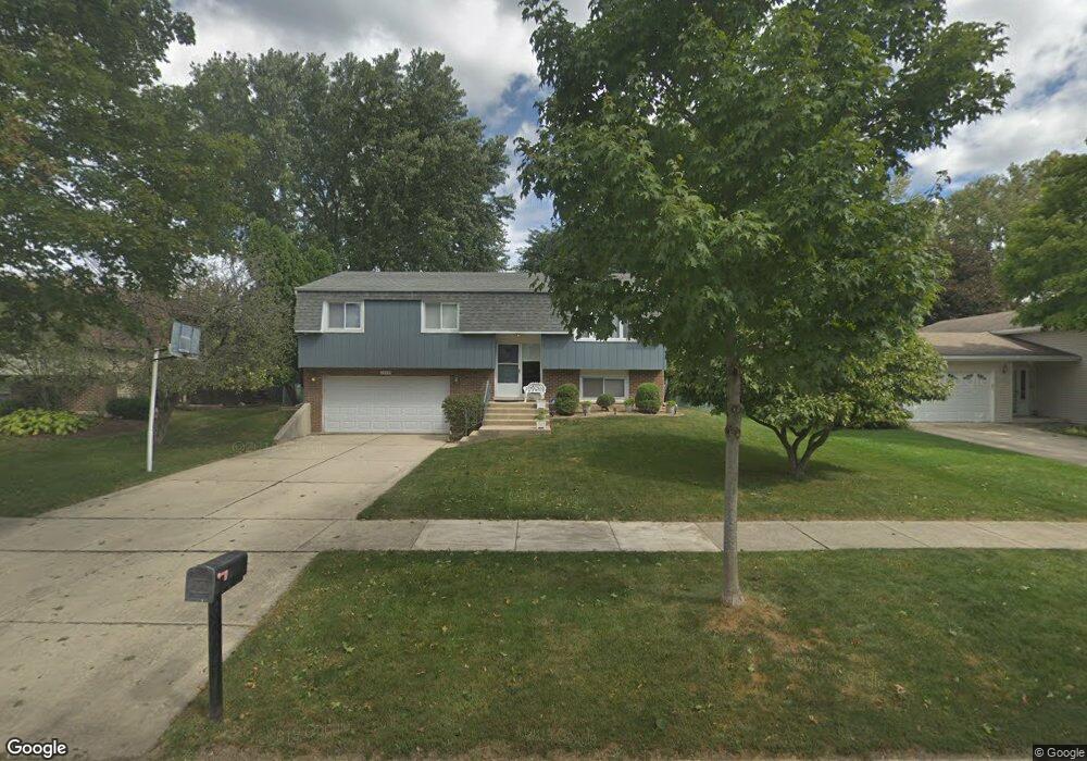 1465 Groton Ln, Wheaton, IL 60189 - photo 1