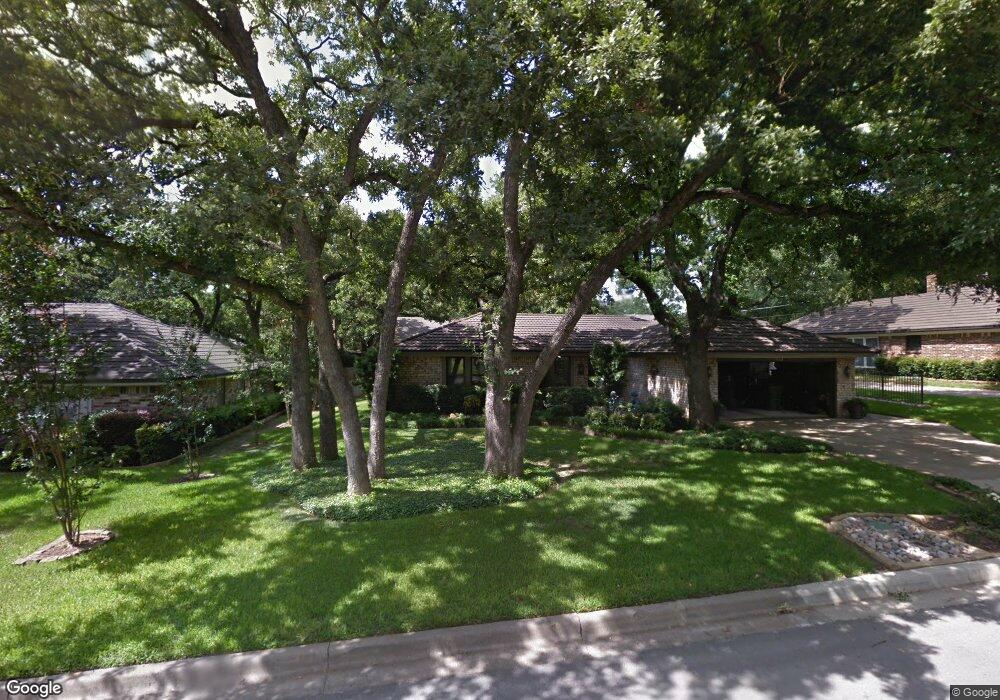 512 Stonehenge Dr, Hurst, TX 76054 - photo 1
