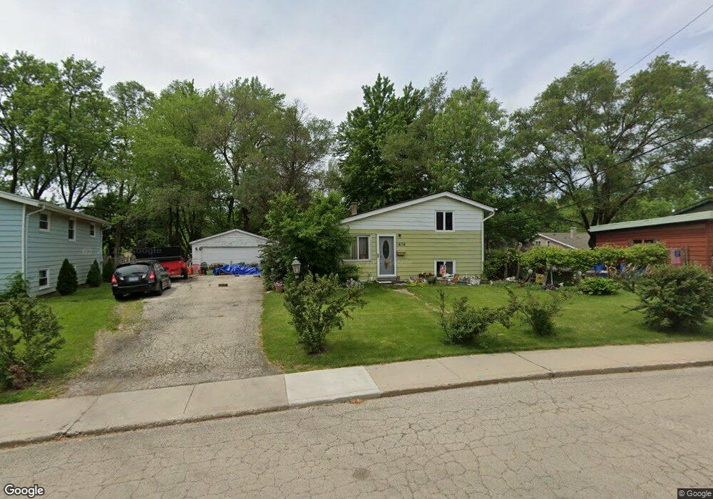 1636 Sacramento Dr, Carpentersville, IL 60110 - photo 1