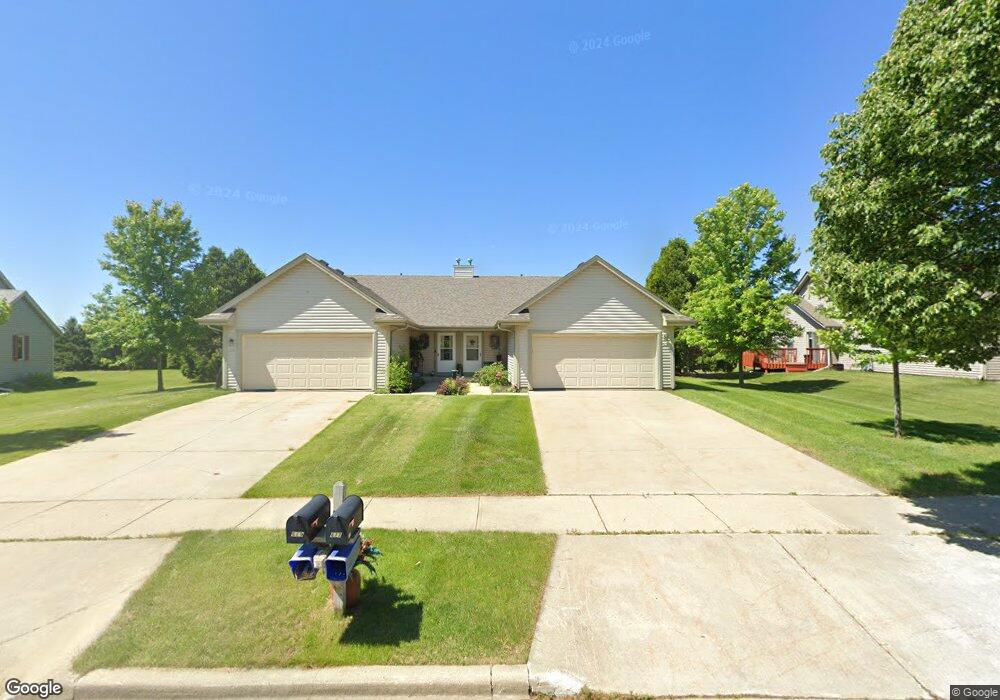 617 Ellys Way unit 619, Slinger, WI 53086 - photo 1