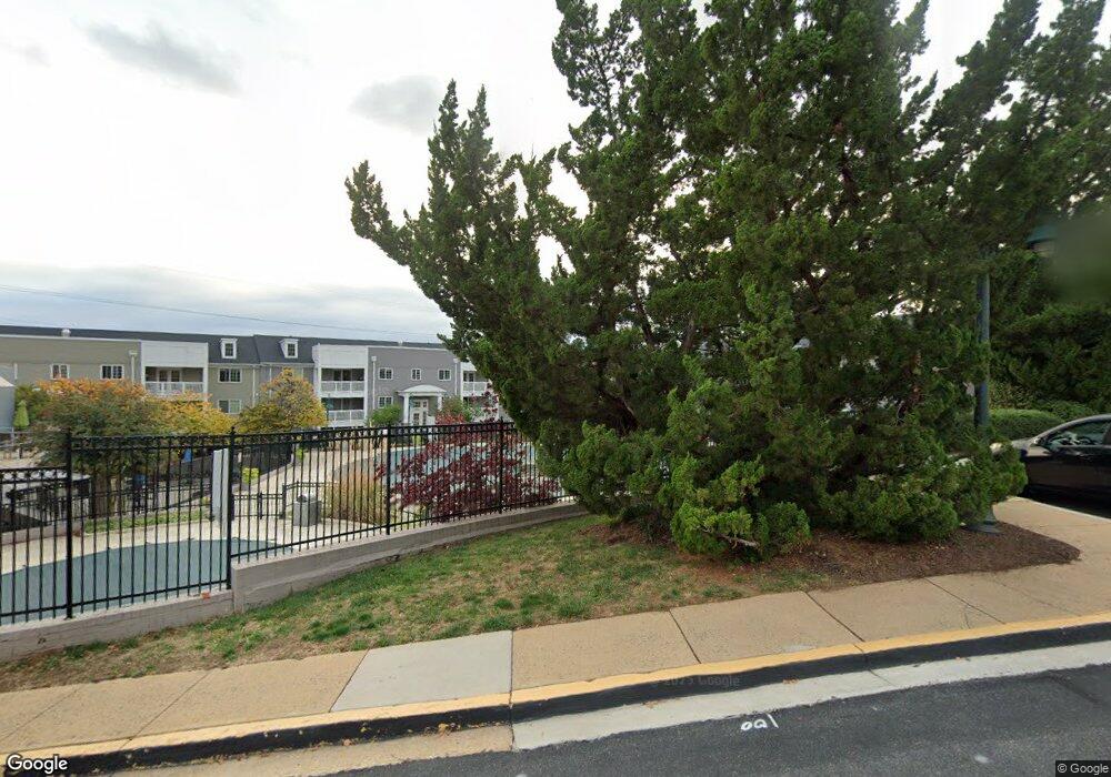 4123 S Four Mile Run Dr unit B, Arlington, VA 22204 - photo 1