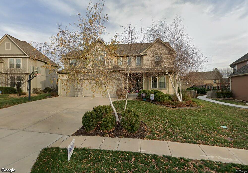 5733 Brockway St, Shawnee, KS 66226 - photo 1