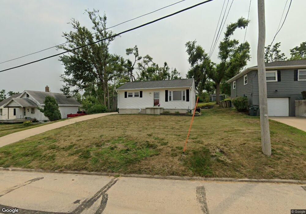 215 Outlook Dr SW, Cedar Rapids, IA 52404 - photo 1