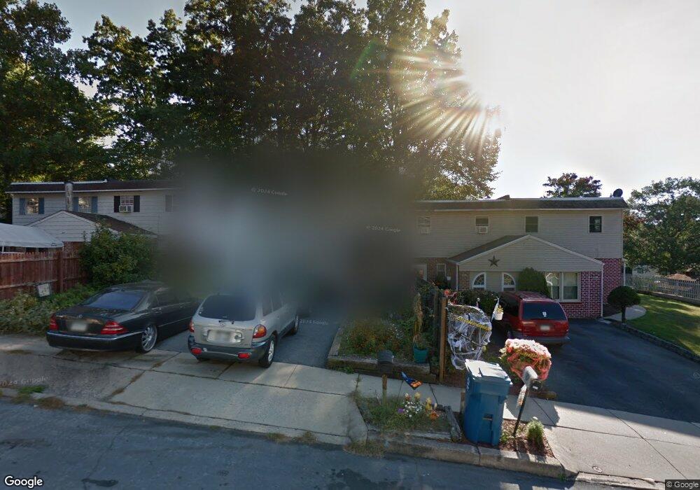 825 Rabbit Ln, Reading, PA 19606 - photo 1