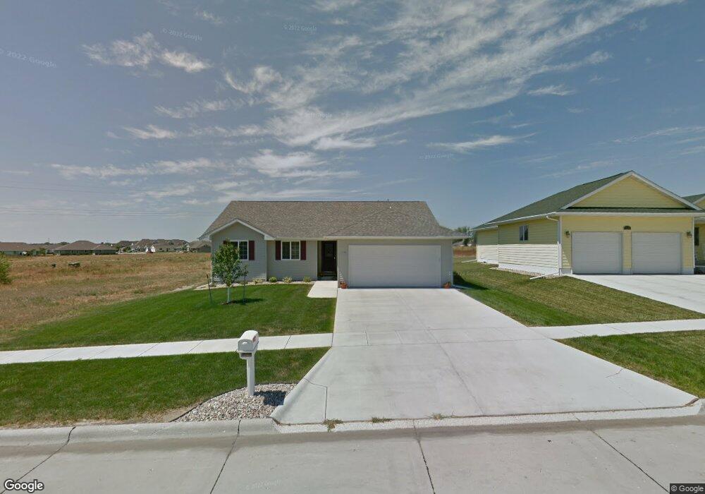 1104 Blue Stem Cir, Norfolk, NE 68701 - photo 1