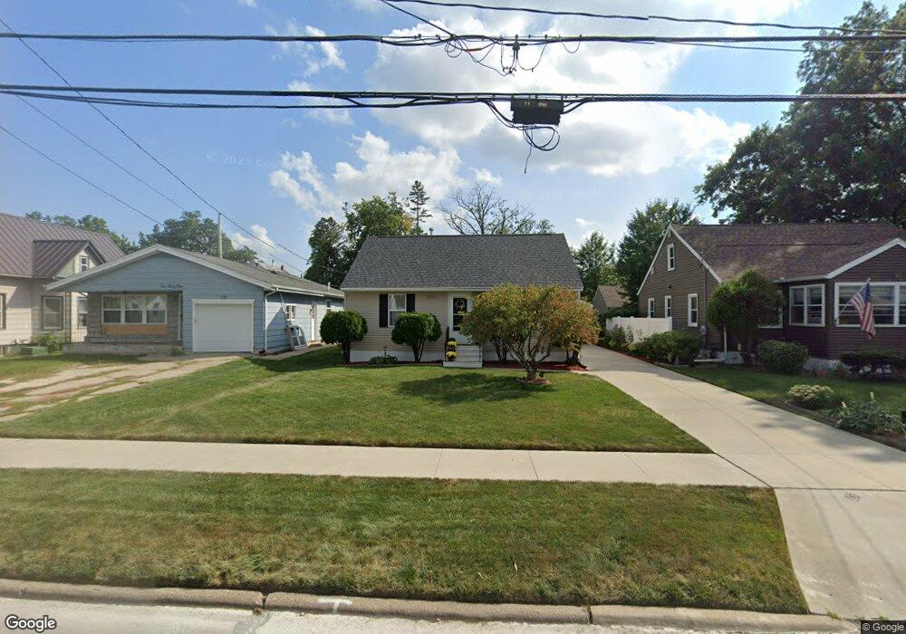 271 Wilson Ave SW, Cedar Rapids, IA 52404 - photo 1