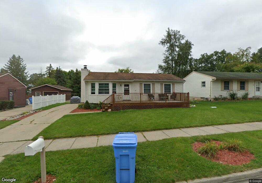 201 W Claremore Dr, Lansing, MI 48911 - photo 1