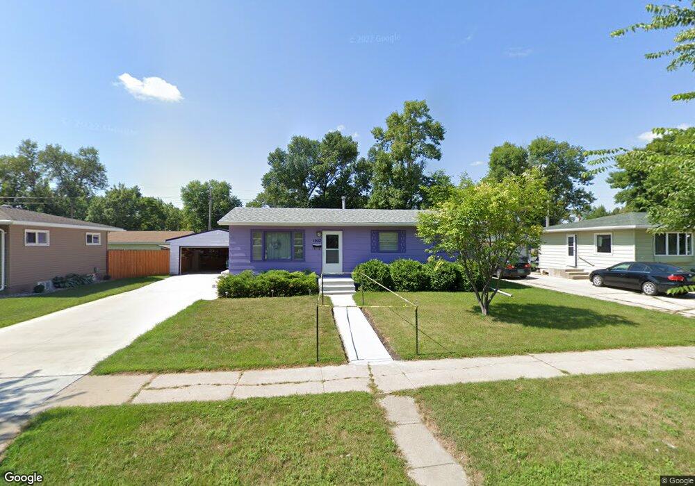 1902 S 17th St, Grand Forks, ND 58201 - photo 1