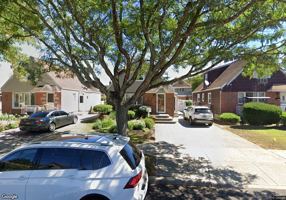 8027 268th St, Glen Oaks, NY 11004 - photo 1