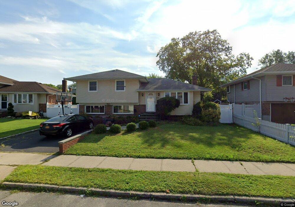 19 Shelly Ln, Bethpage, NY 11714 - photo 1