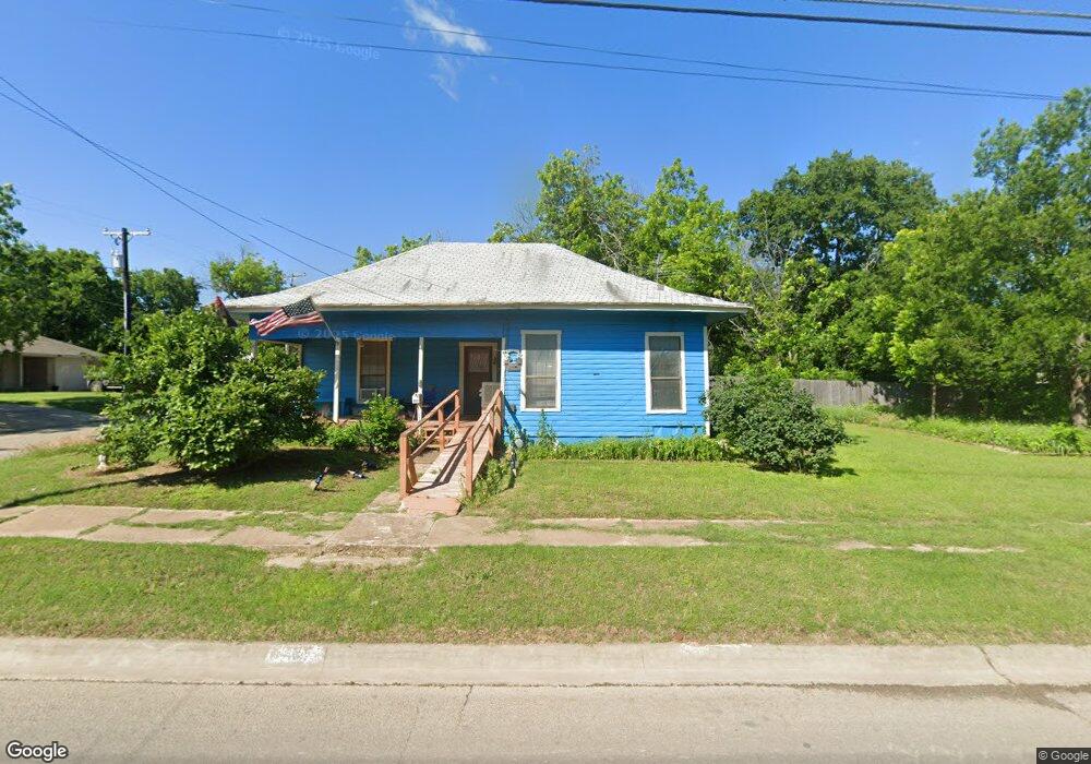 401 N Douglas Ave, Cleburne, TX 76033 - photo 1