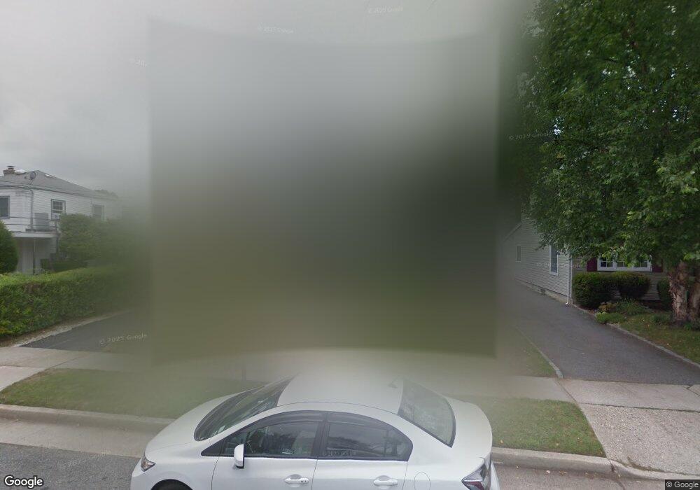 188 Canterbury Rd, Williston Park, NY 11596 - photo 1