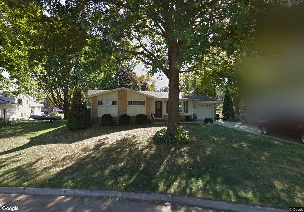 2205 N 3rd Ave E, Newton, IA 50208 - photo 1