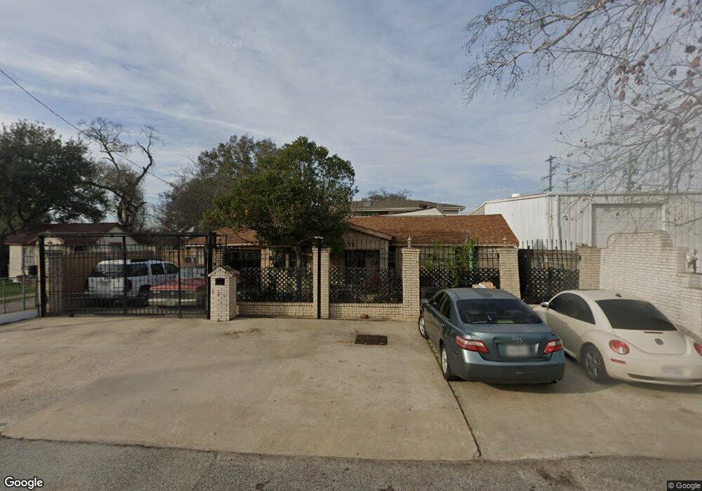225 Amundsen St, Houston, TX 77009 - photo 1