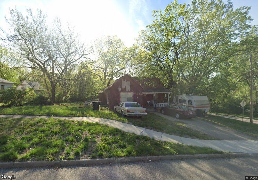 2403 SW Fillmore St, Topeka, KS 66611 - photo 1