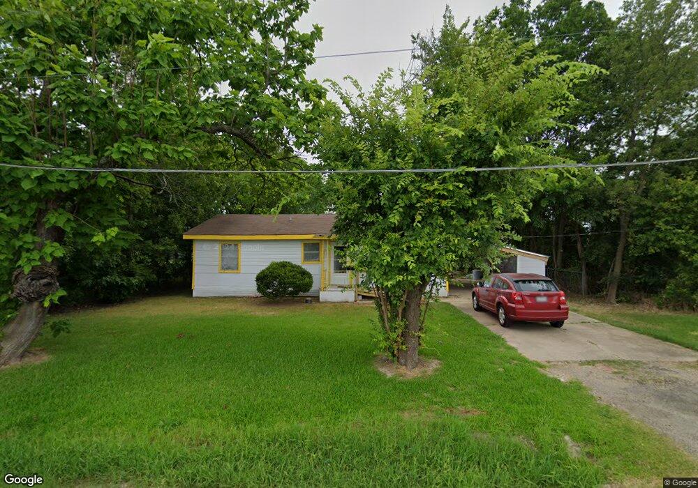 904 E 3rd St, Bonham, TX 75418 - photo 1