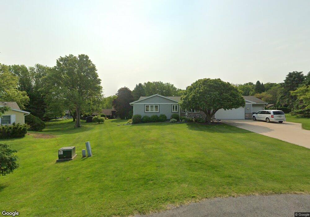4656 Hawthorne Ct, Middleton, WI 53562 - photo 1