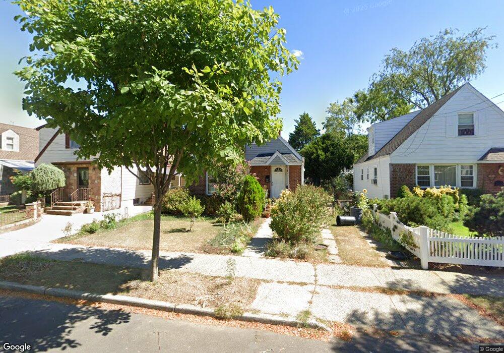 8043 268th St, Glen Oaks, NY 11004 - photo 1