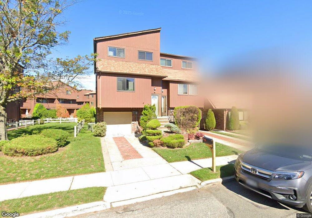 64 Gateway Dr unit 133, Staten Island, NY 10304 - photo 1