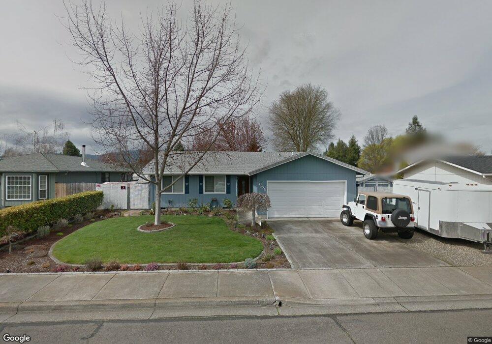 656 Farnsworth Dr, Central Point, OR 97502 - photo 1