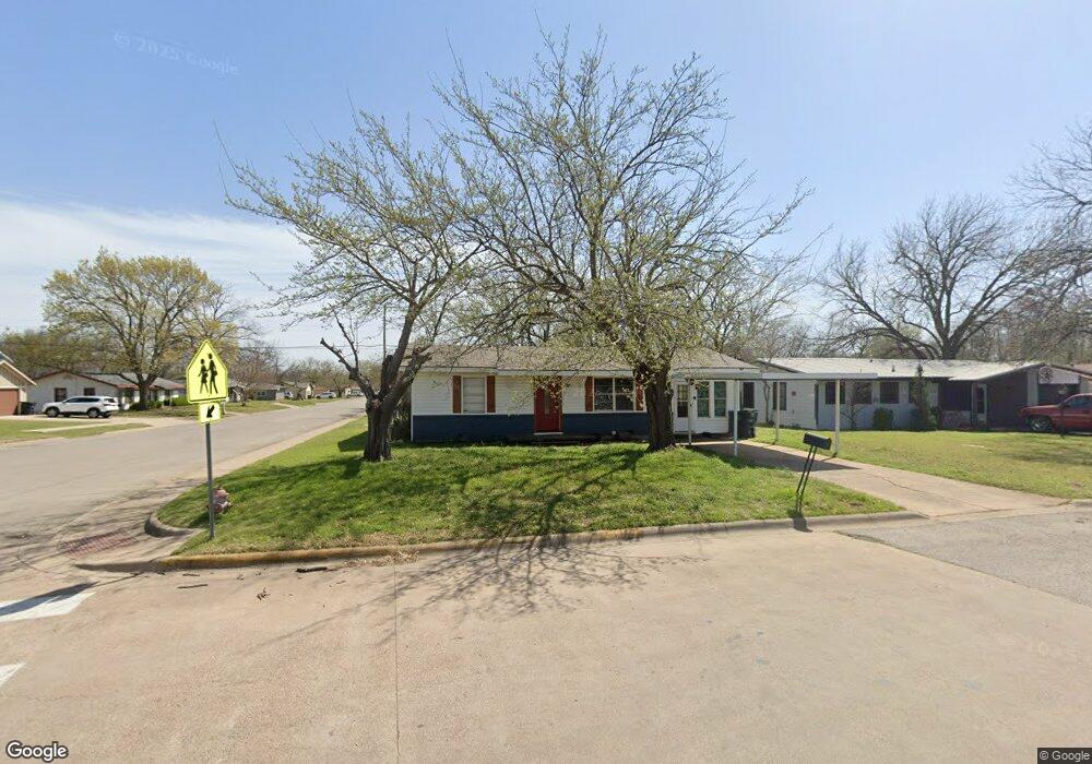 901 Phillips St, Cleburne, TX 76033 - photo 1