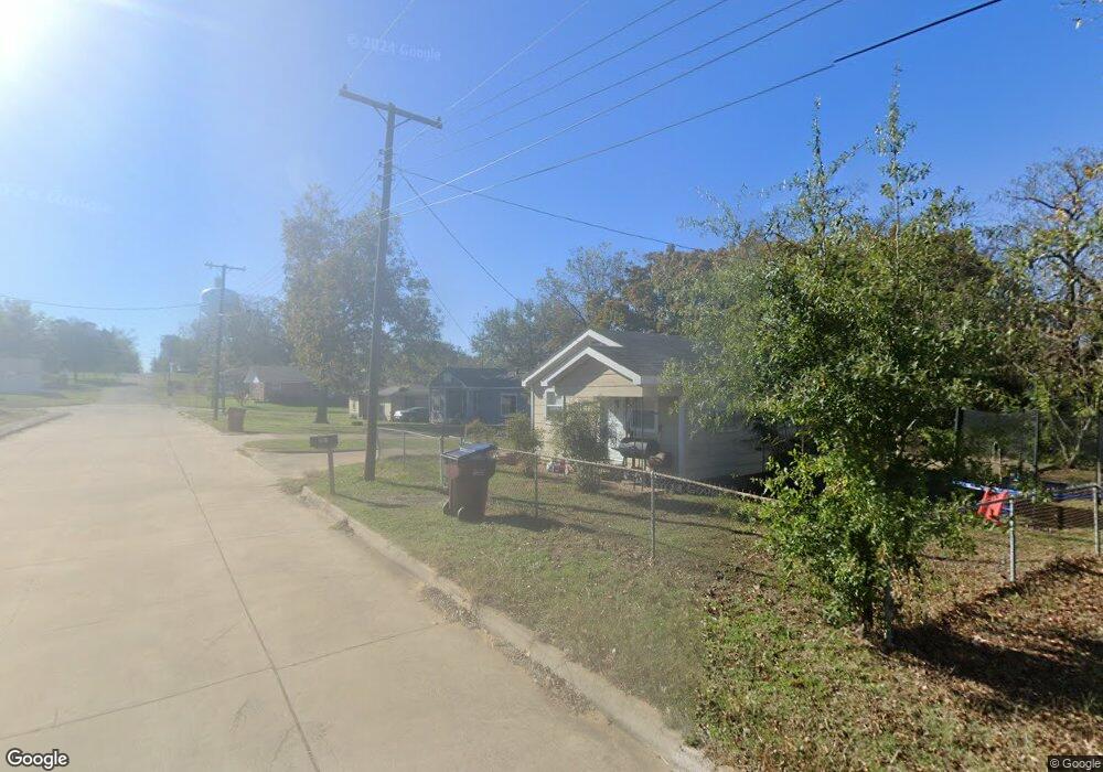 1110 S 5th St, Hugo, OK 74743 - photo 1
