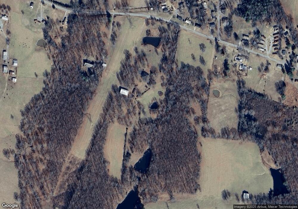 901 Old Stewart Rd, Tennessee Ridge, TN 37178 - photo 1