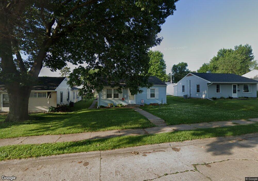 1307 W 38th Place, Davenport, IA 52806 - photo 1