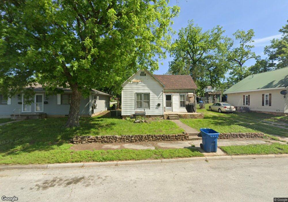 1017 Walnut St, Carthage, MO 64836 - photo 1
