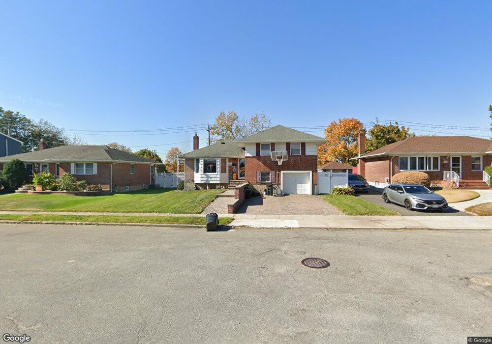 239 Bertram Place, Bethpage, NY 11714 - photo 1