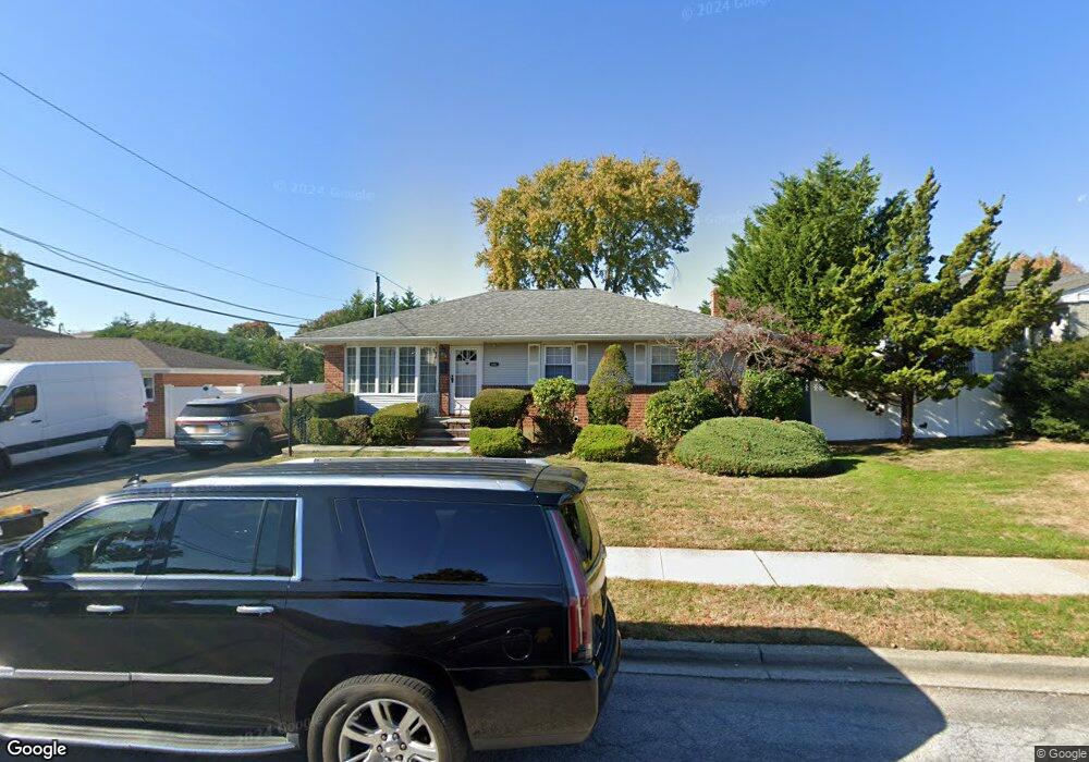 641 Dolores Ln, Bethpage, NY 11714 - photo 1