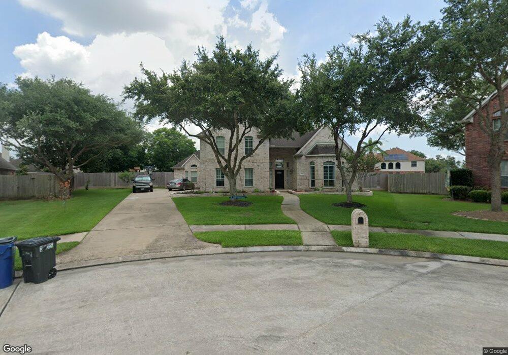 803 W Lake Cir, Friendswood, TX 77546 - photo 1