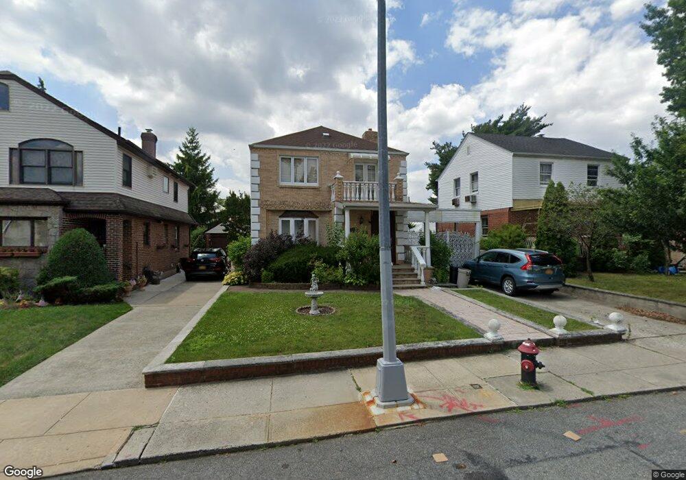 7552 185th St, Fresh Meadows, NY 11366 - photo 1