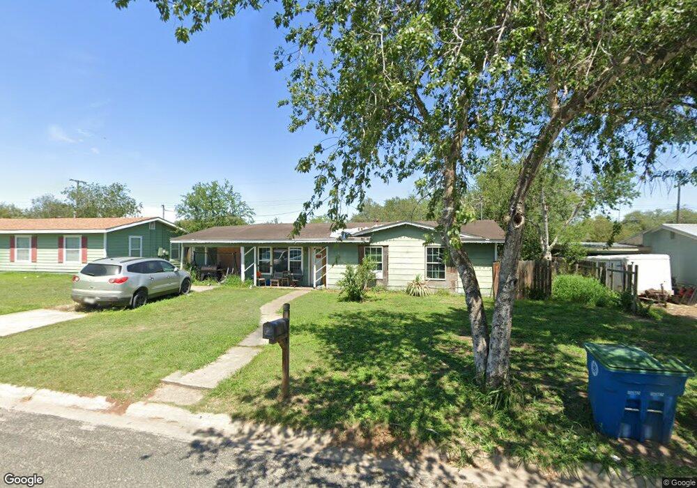 1413 E Rosewood St, Beeville, TX 78102 - photo 1