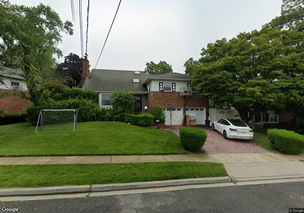 856 Myrna Dr, West Hempstead, NY 11552 - photo 1