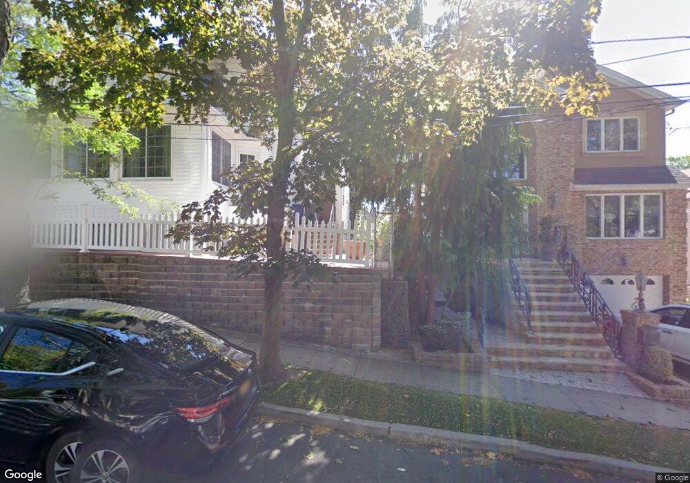 8 Savin Ct, Staten Island, NY 10304 - photo 1