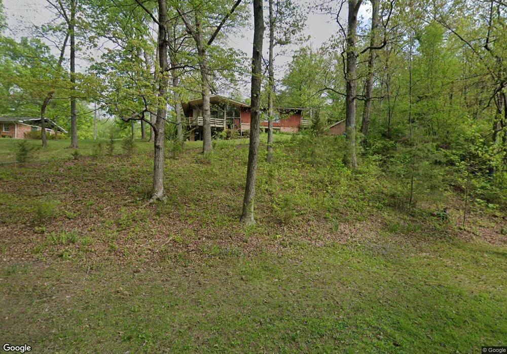 902 Wildwood Ln, New Albany, IN 47150 - photo 1