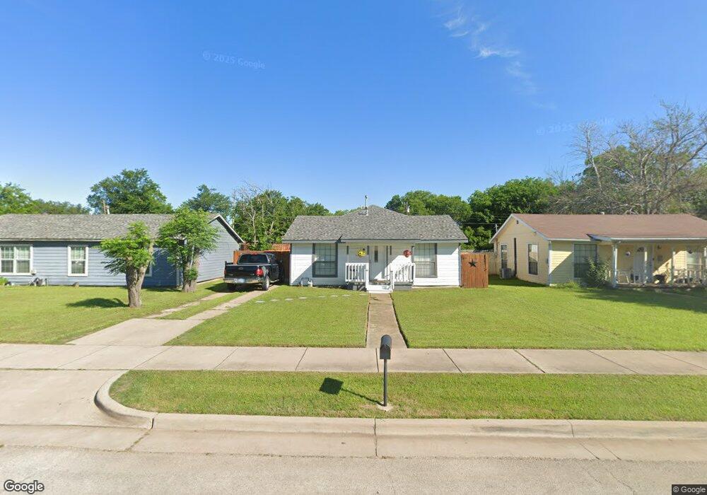 918 Poindexter Ave, Cleburne, TX 76033 - photo 1