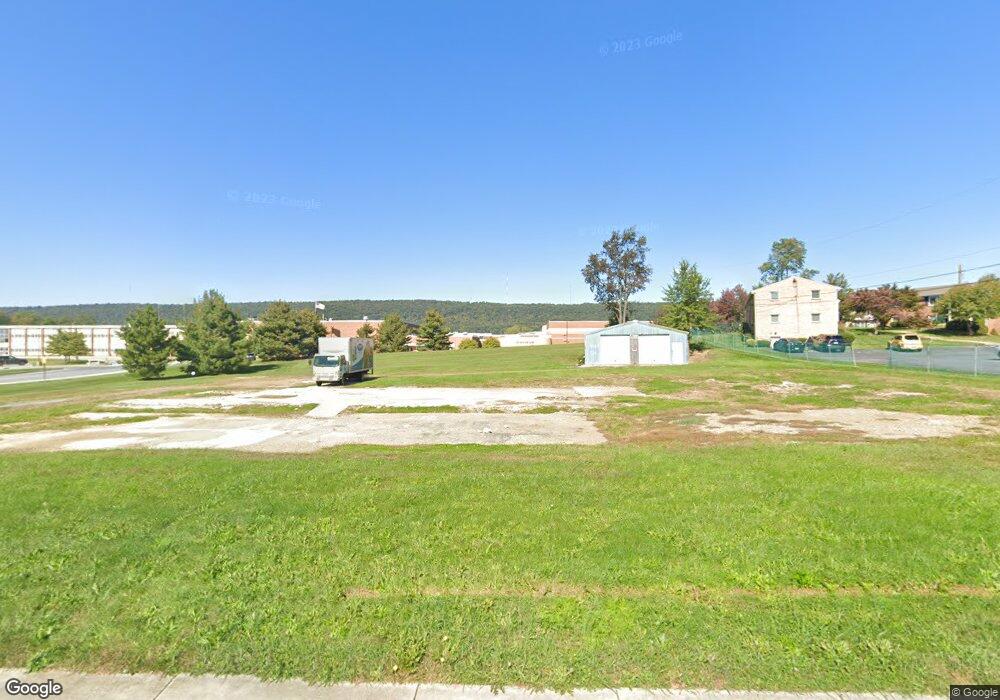 325 W Shady Ln, Enola, PA 17025 - photo 1