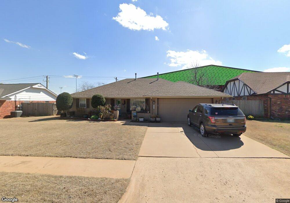 1012 NE 4th St, Moore, OK 73160 - photo 1