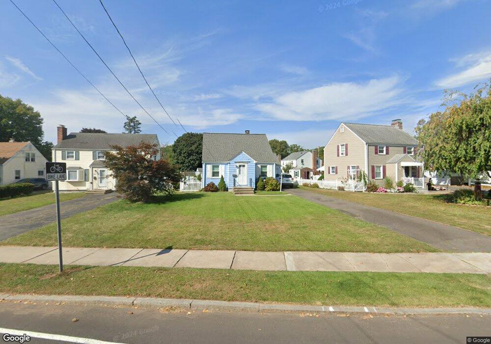 777 Quaker Ln S, West Hartford, CT 06110 - photo 1