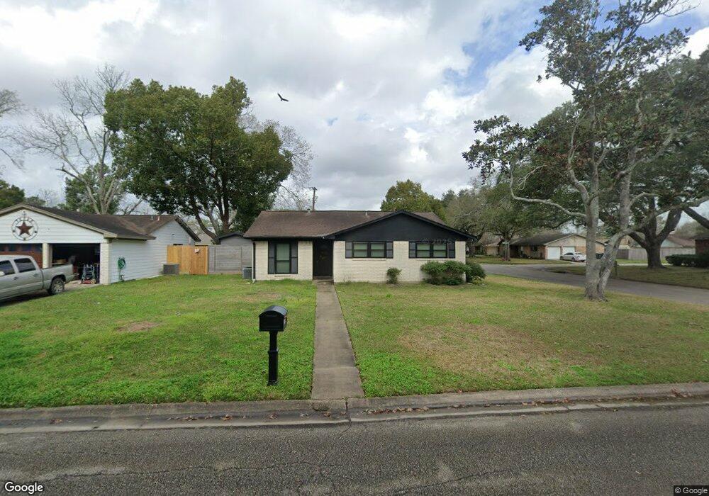 317 Sycamore St, Alvin, TX 77511 - photo 1