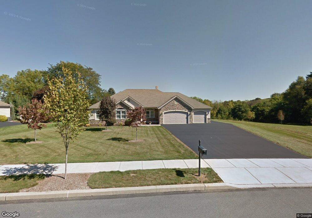 1891 Pembrooke Dr, Macungie, PA 18062 - photo 1