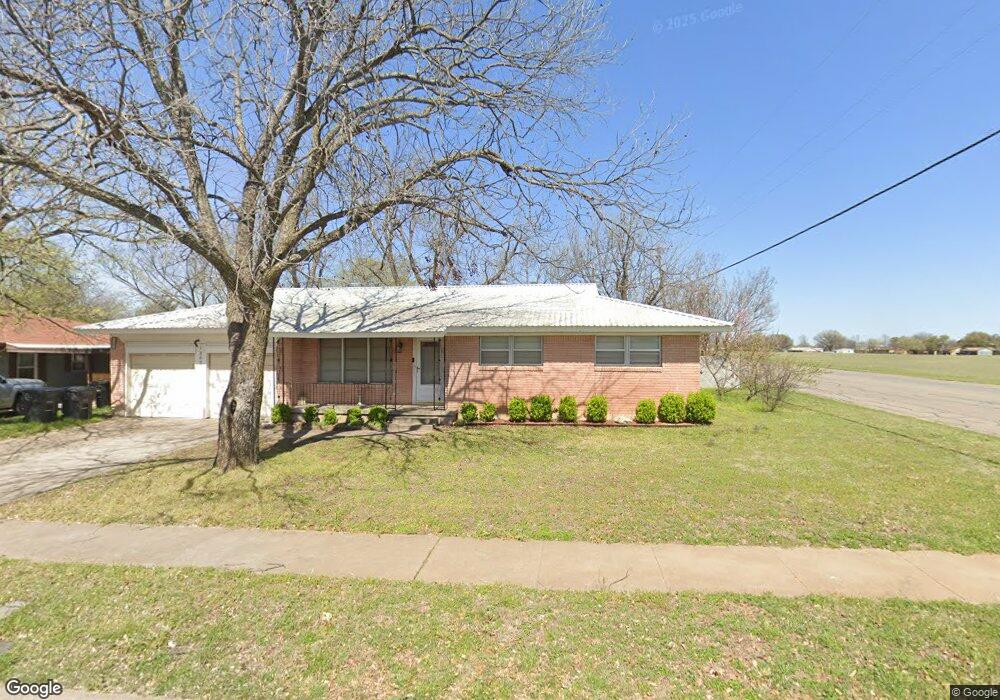 1302 Phillips St, Cleburne, TX 76033 - photo 1