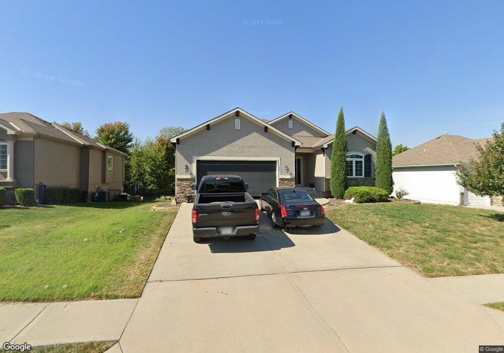 804 Ridge Crest Dr, Raymore, MO 64083 - photo 1