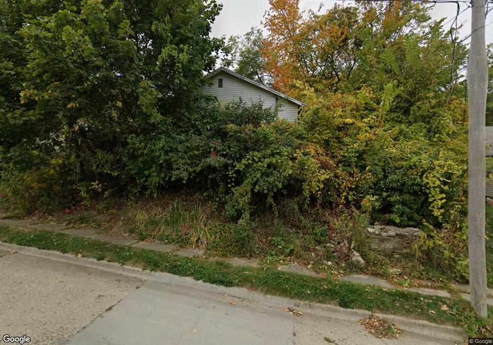 204 S 11th Ave W, Newton, IA 50208 - photo 1