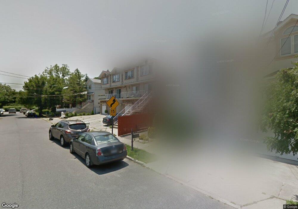 10 Grasmere Ave, Staten Island, NY 10304 - photo 1