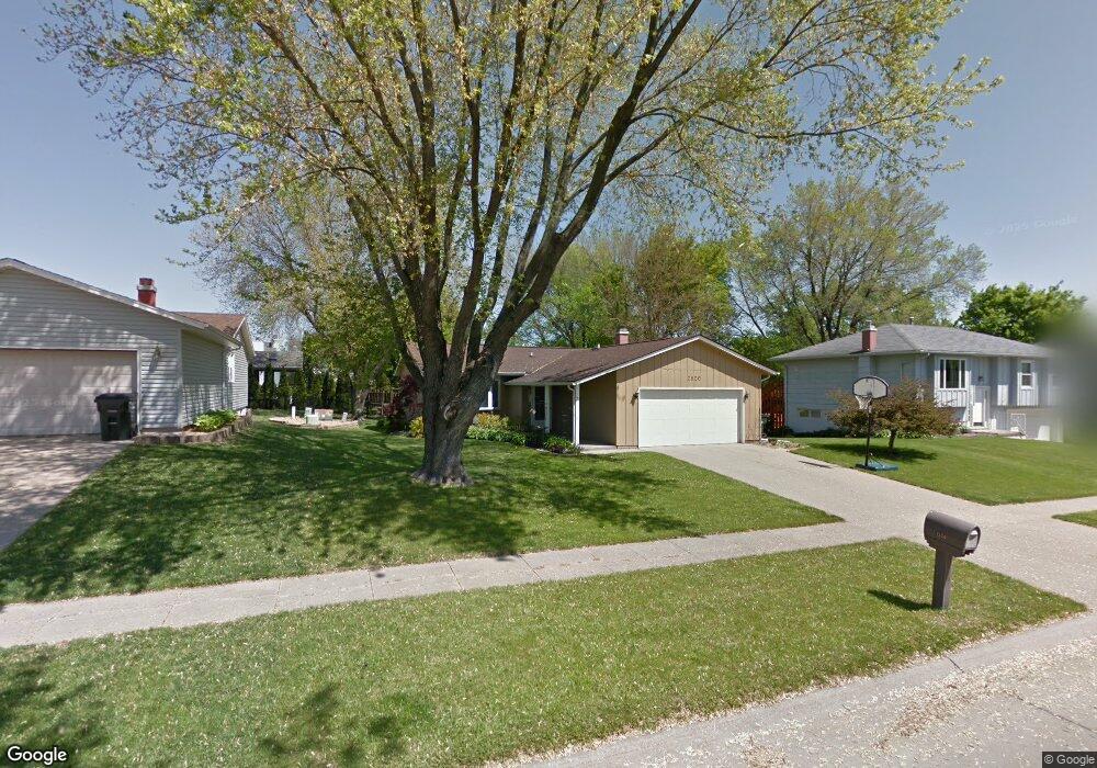 2820 Q Ave NW, Cedar Rapids, IA 52405 - photo 1