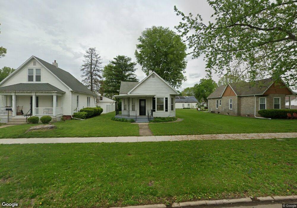 322 Wyatt Ave, Lincoln, IL 62656 - photo 1