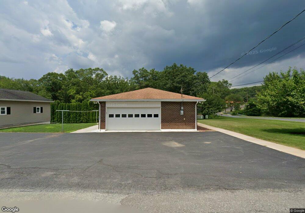 927 Oak St, Jim Thorpe, PA 18229 - photo 1